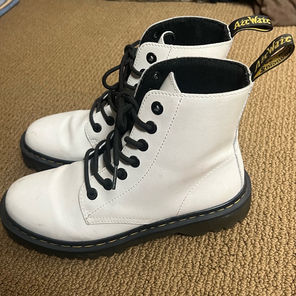 Womens Dr. Martens Lace up boots in White